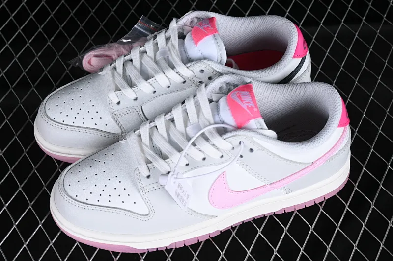 All Categories Nk SB Dunk Series Nk SB Dunk Low Low-top sneakers Cost-effective version Nk SB Dunk Low "520" Valentine's Day limited SB low-top sports and leisure sneakers FN3451-161